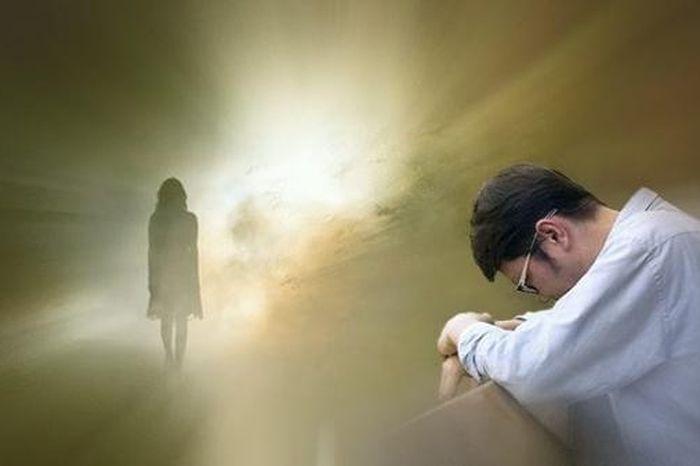 Người vợ đang cố gắng giải mã giấc mơ thấy chồng chết và tìm con số may mắn
